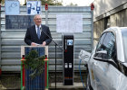 15. Dezember 2017: Innen- und Verkehrsminister Joachim Herrmann nimmt gemeinsam mit dem Dekan der Technischen Fakultät, Prof. Dr. Reinhard Lerch, eine Ladesäule auf dem Campus der Friedrich-Alexander-Universität in Erlangen feierlich in Betrieb.