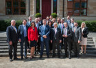 Sitzung des Bayerischen Kabinetts mit Kommissionspräsident Jean-Claude Juncker und EU-Haushaltskommissar Günther Oettinger in der Bayerischen Vertretung in Brüssel. Der Ministerrat hat die Errichtung des neuen Landesamts für Asyl und Rückführungen beschlossen und die bayerischen Positionen zur Sicherung der EU-Außengrenzen und Begrenzung der Zuwanderung festgelegt.